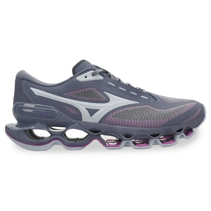 Tênis Mizuno Wave Prophecy 15 Cinza Granito Masculino em ângulo lateral direito, mostrando detalhes do solado e da parte superior com malha.